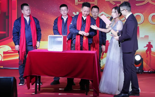 黄石扑睿德州游戏官网2024年终晚会：凝心聚力，，，，，共创鲜丽！