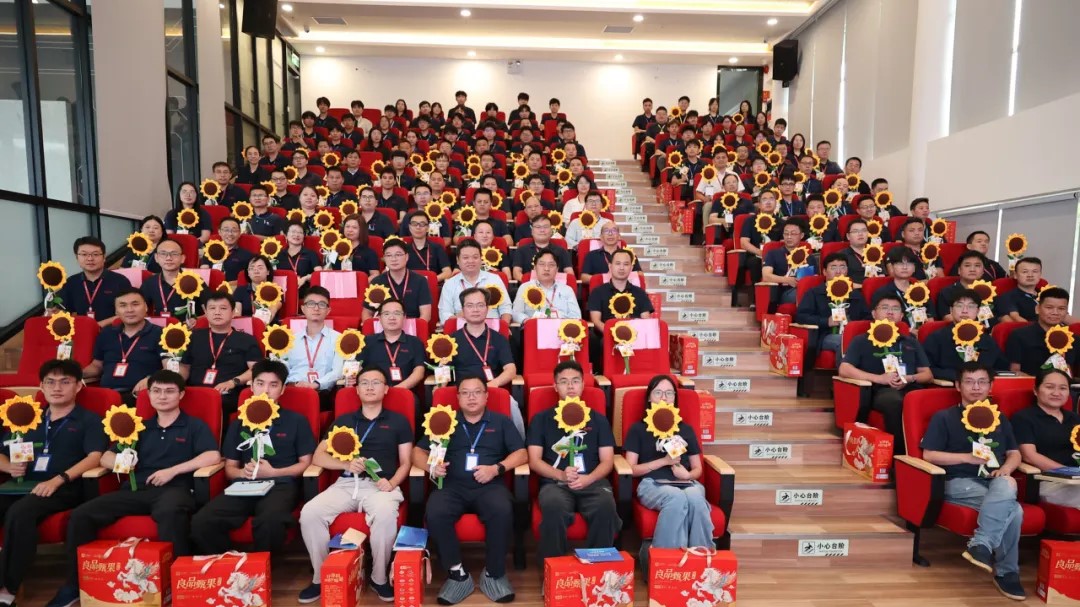 2026年扑睿德州游戏官网科技老师节活动温暖...